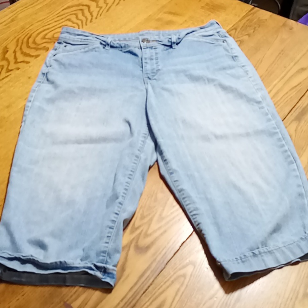 GLORIA VANDERBILT Jeans Womens 8 AMANDA CAPRI ?? Denim Spring Summer Used SKINNY